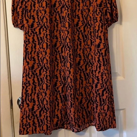 Dress - Picture 3 of 4